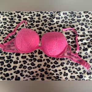 34 DDD Sexy pink Victoria’s Secret bra